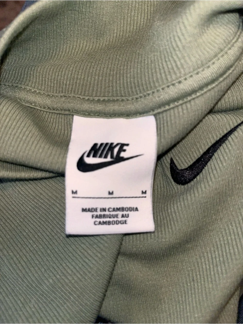 Nike Women’s Sage Green Short Sleeve Mock Neck cropped Tee